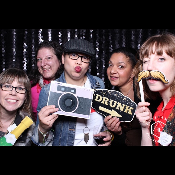 I’m Cindy! I love a good pair of jeans & a pose! - Picture 3 of 3